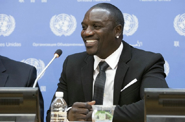 Akon отправляет солнечную энергию в Африку