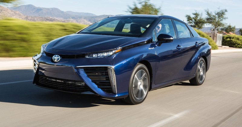 Водородный автомобиль Toyota Mirai проезжает более 500 км на одной заправке