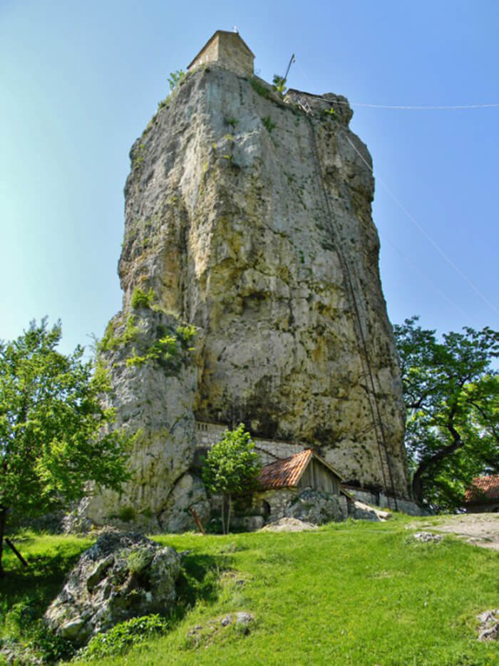 Кацхийский столп — уникальный монастырь на скале