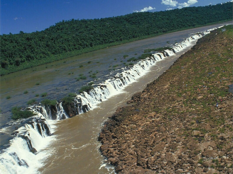 Уникальные боковые водопады