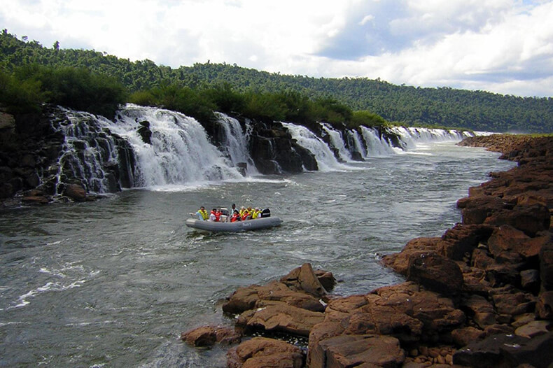 Уникальные боковые водопады