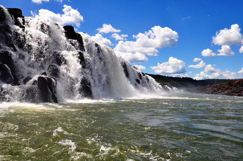 Уникальные боковые водопады