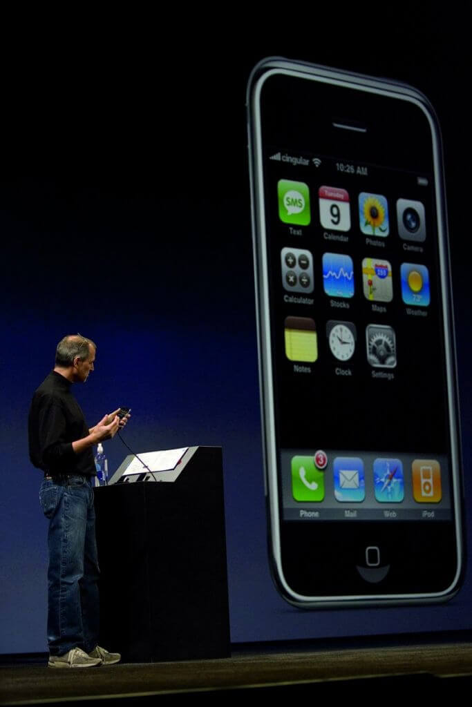 Десять лет iPhone: как Стив Джобс изменил мир