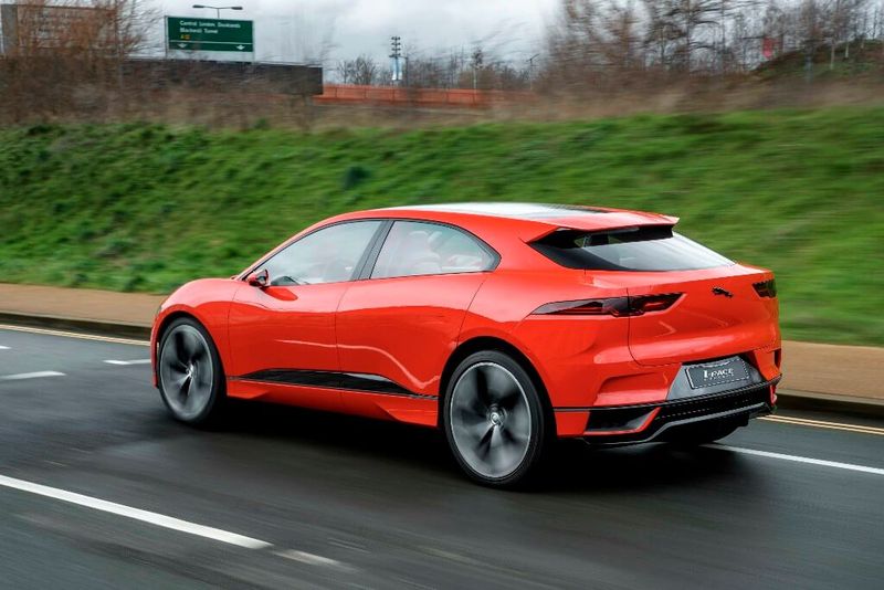 Jaguar протестировал спортивный кроссовер I-PACE на дорогах Лондона 