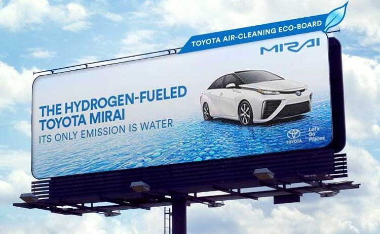 Рекламные щиты водородного седана Toyota Mirai очищают воздух