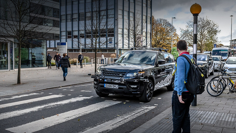 Беспилотники концерна Jaguar Land Rover впервые выехали на улицы