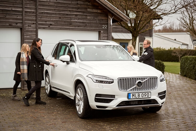 Шведские семьи помогут Volvo в создании самоуправляемых автомобилей