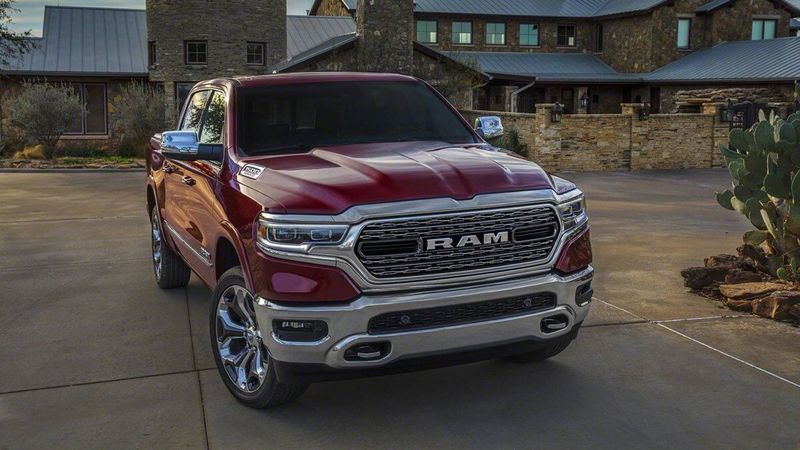 Ram 1500 сбросил массу и стал гибридом