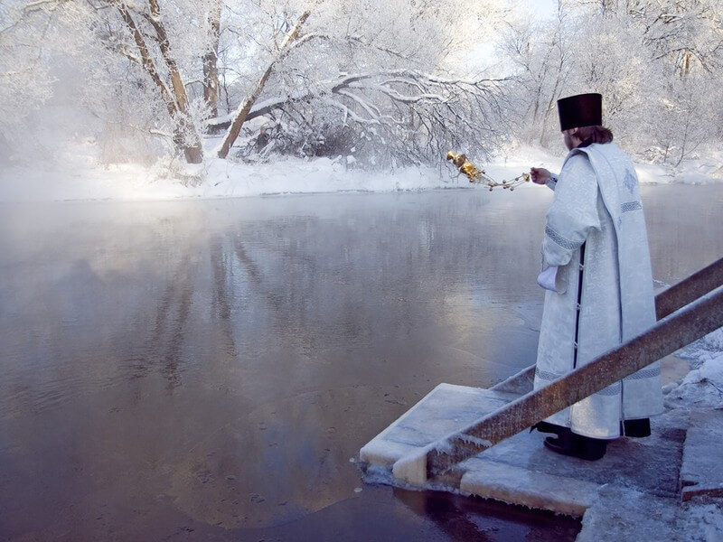 Богоявленская и Крещенская вода