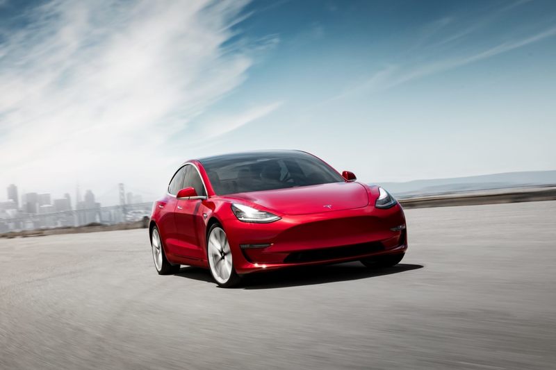 У Tesla Model 3 появилась «дешевая» версия