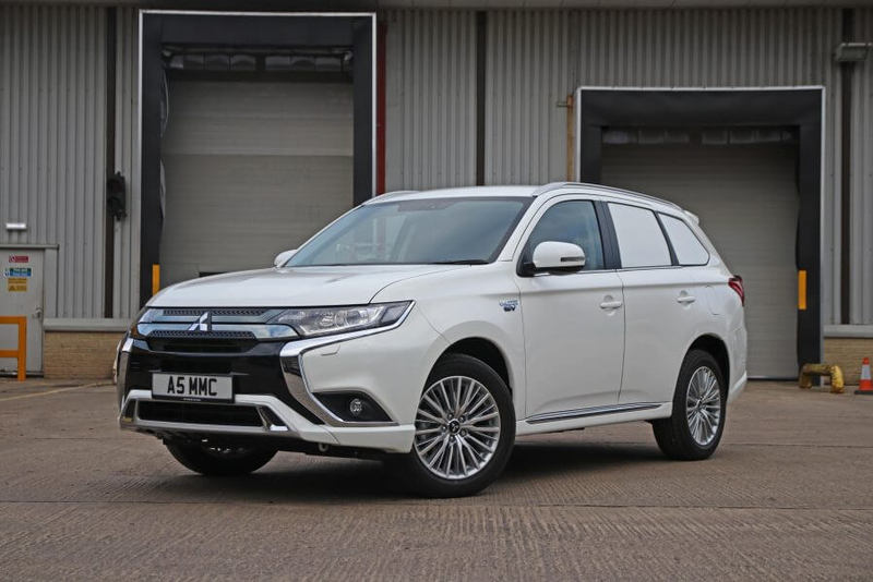 Гибридный Mitsubishi Outlander стал двухместным фургоном