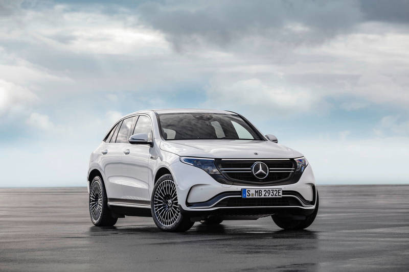 Электромобиль Mercedes-Benz EQC распродан на год вперед