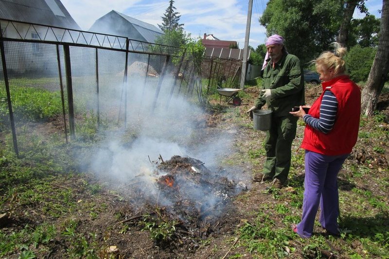 Как сжигать мусор на даче в 2019 году по закону и без штрафных санкций