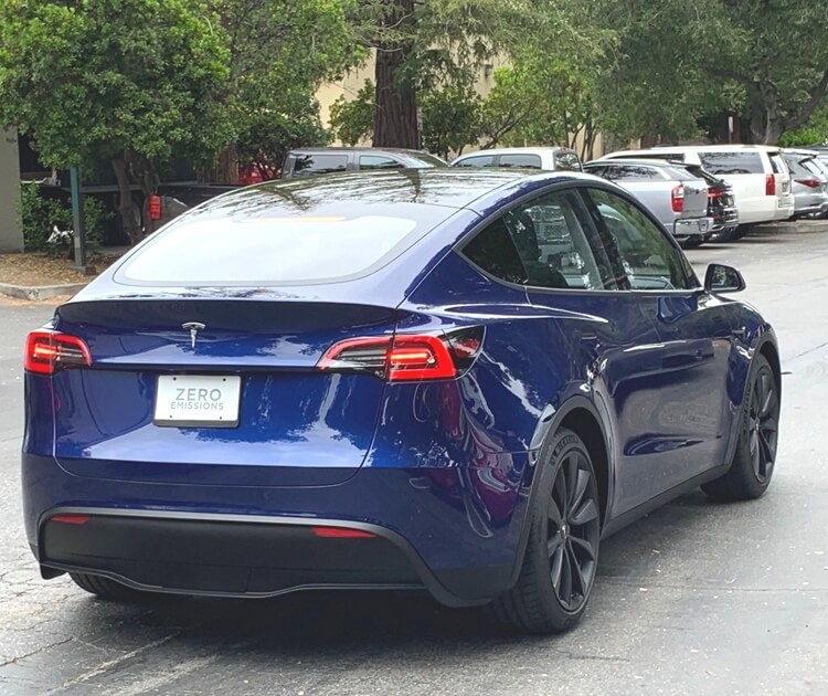 Кроссовер Tesla Model Y впервые показался на общественных дорогах