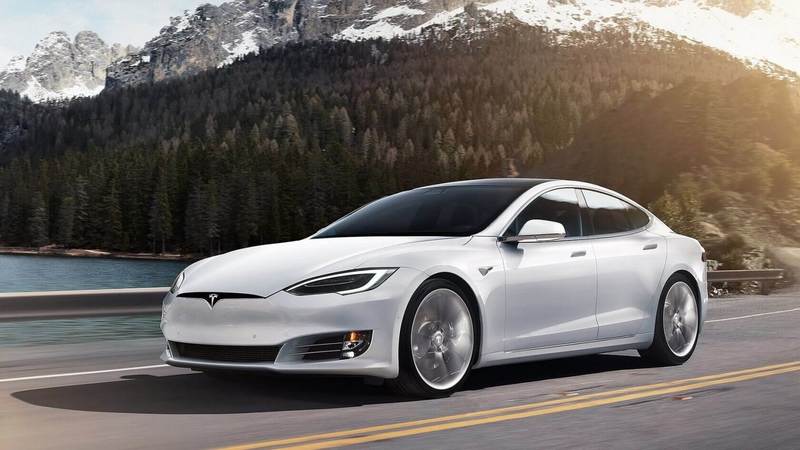 Что «видит» автопилот Tesla ночью в грозу