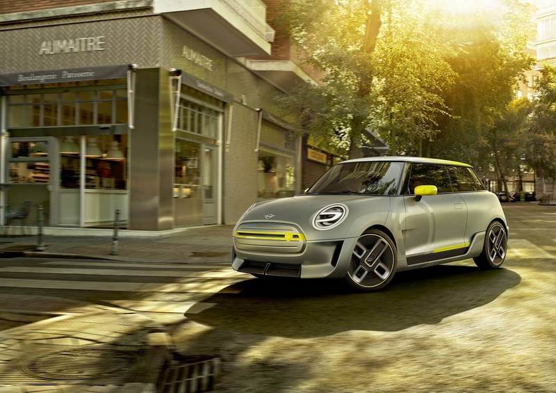 BMW показала сборку MINI Electric на конвейере