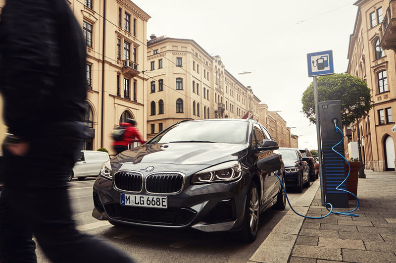 Гибрид BMW 225xe Active Tourer увеличил пробег на батарее