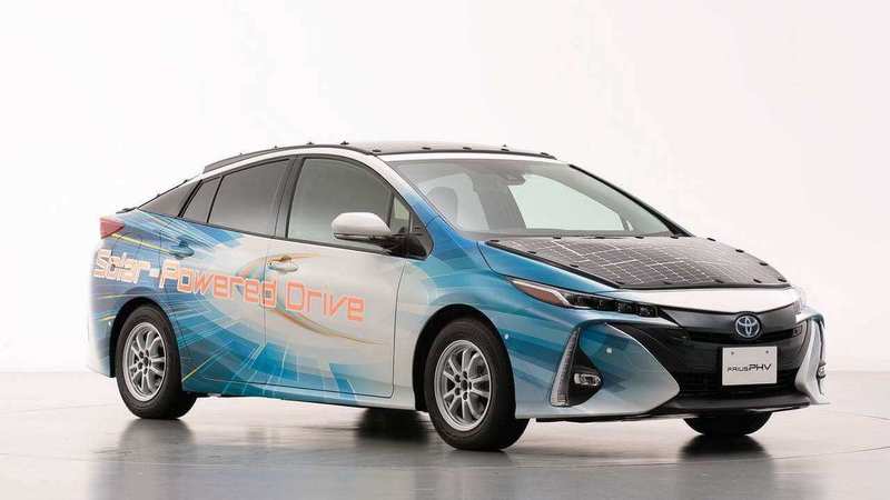 Toyota тестирует Prius на солнечных батареях