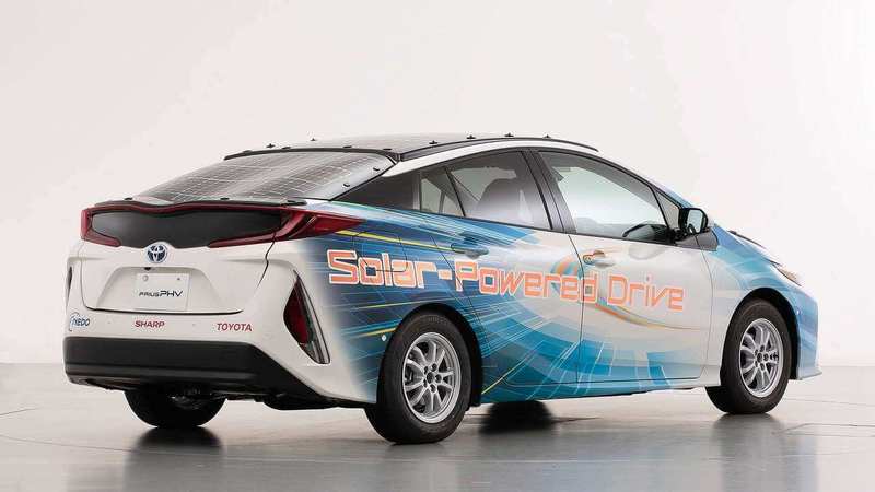 Toyota тестирует Prius на солнечных батареях