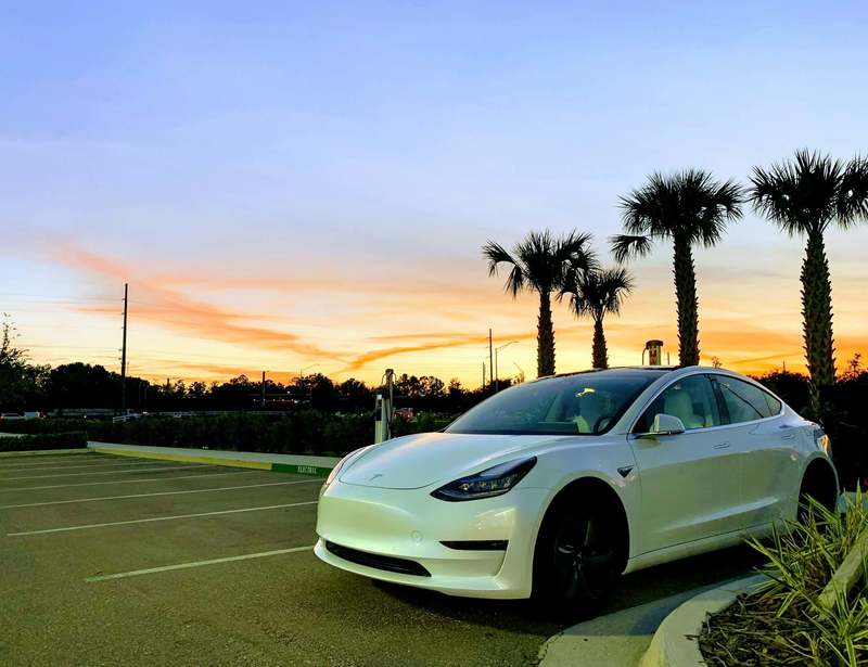 Tesla Model 3 - 1/8 мировых продаж электромобилей в 2019 году