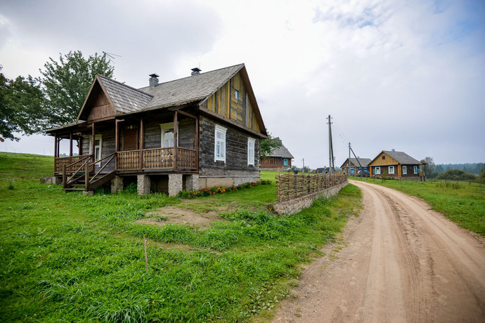 Белорусский бизнесмен купил и восстановил заброшенную деревню